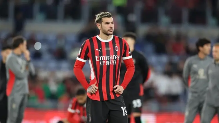Theo Hernandez: “Manajemen Milan Ancam Coret Saya dari Tim Jika Bertahan”
