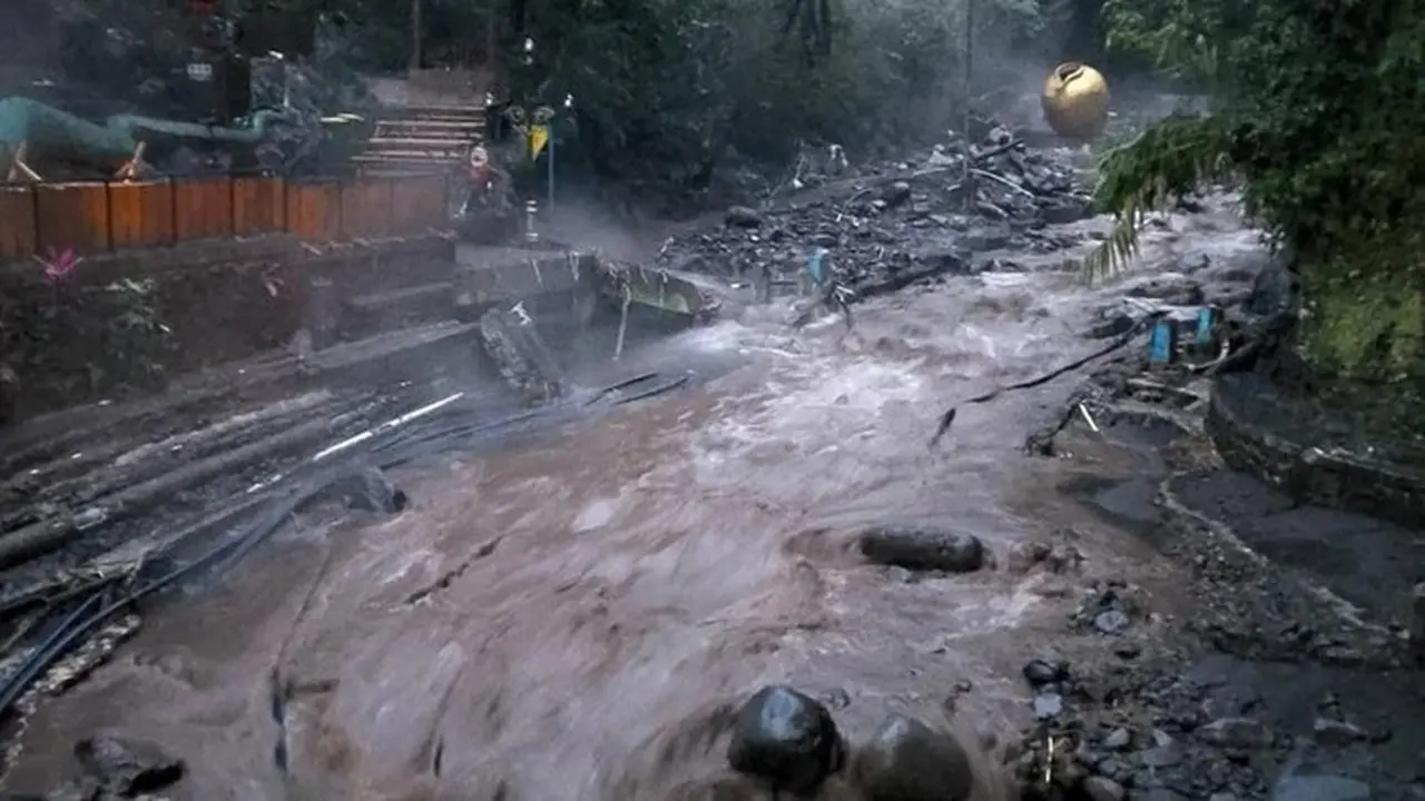 Pengelola Objek Wisata Guci: “Kolam Pemandian Hilang,” Diterjang Banjir Bandang di Tegal