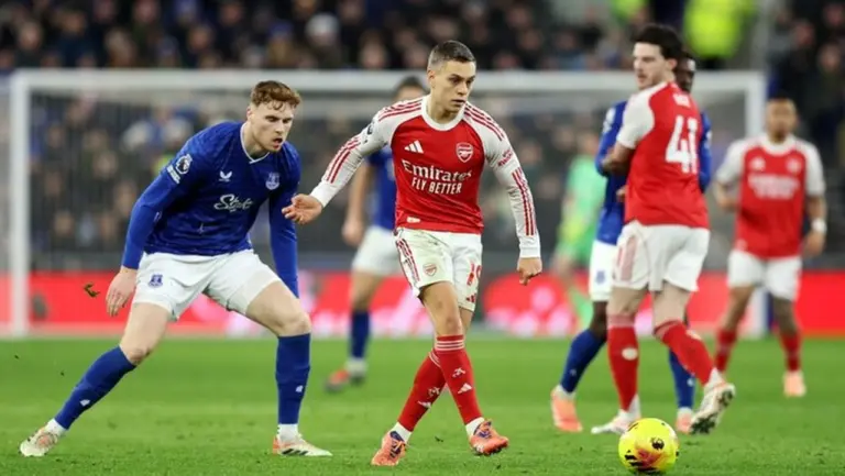Arsenal Taklukkan Everton 1-0 di Hill Dickinson Stadium, Rebut Kembali Puncak Klasemen Premier League Arsenal Taklukkan Everton 1-0 di Hill Dickinson Stadium, Rebut Kembali Puncak Klasemen Premier League