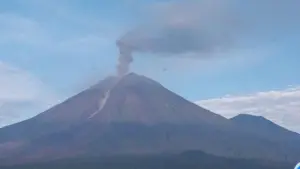 Gunung Semeru Kembali Erupsi Pagi Ini, Kolom Letusan Capai 1.200 Meter di Atas Puncak