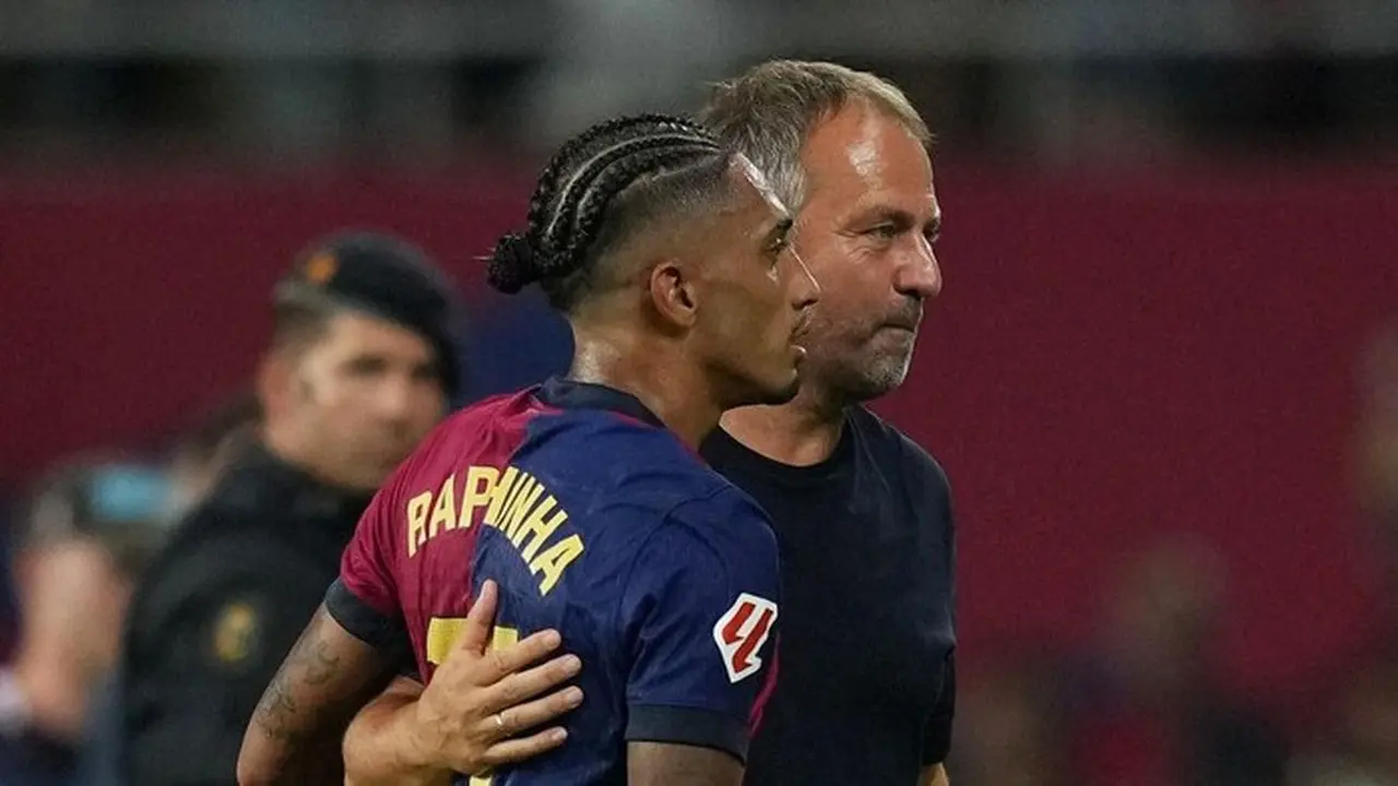 Hansi Flick Geram Raphinha Absen dari FIFA Best XI 2025: ‘Ini Sungguh Lelucon, Tak Bisa Dipercaya!’