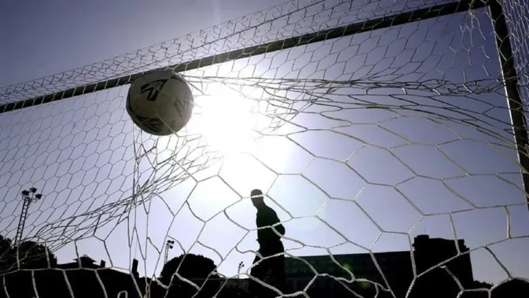 Mengenang ‘Gol Kematian’: Aturan Golden Goal yang Pernah Mengubah Drama dan Nasib di Lapangan Hijau Mengenang ‘Gol Kematian’: Aturan Golden Goal yang Pernah Mengubah Drama dan Nasib di Lapangan Hijau