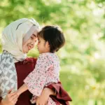 Mengapa Ibu Begitu Dimuliakan dalam Islam? Memahami Perintah Berbakti dan Kasih Sayang Ilahi