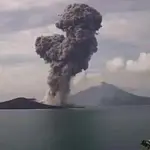 Anak Krakatau Berstatus Waspada, Warga dan Wisatawan Diimbau Jauhi Radius 2 Km