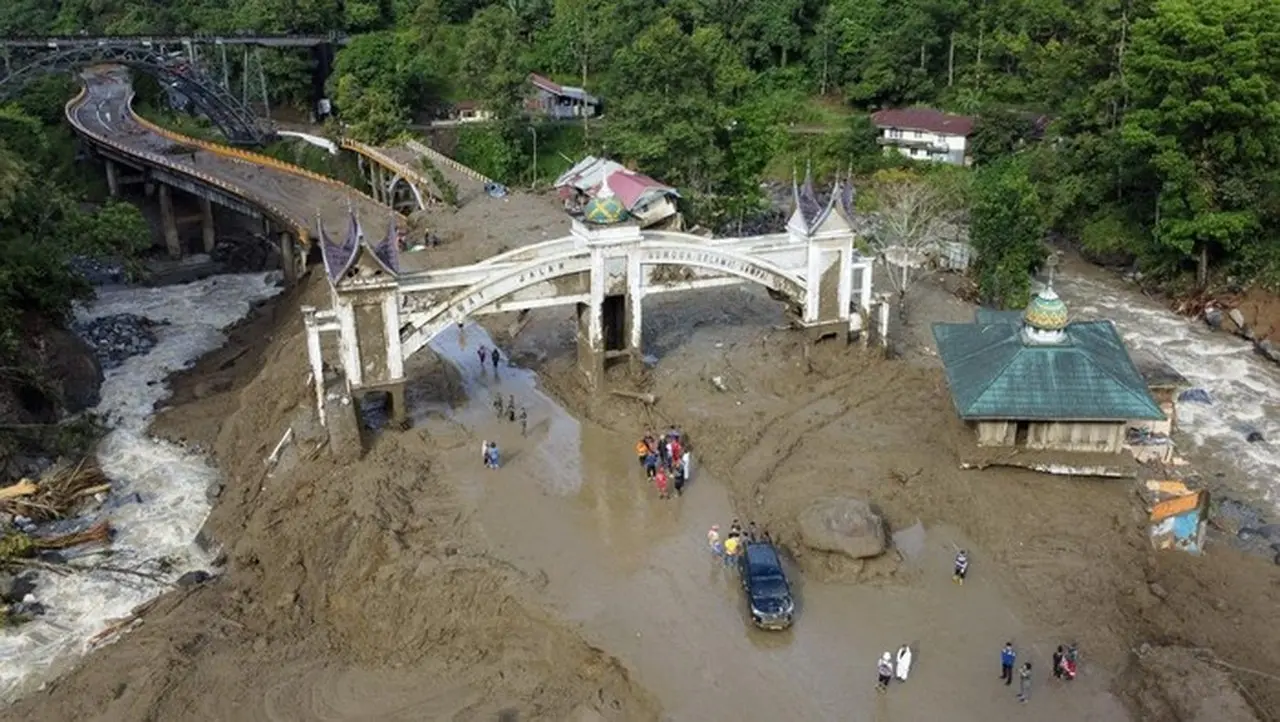Satu WN Malaysia Masih Hilang Akibat Banjir Bandang dan Longsor di Sumatera Barat