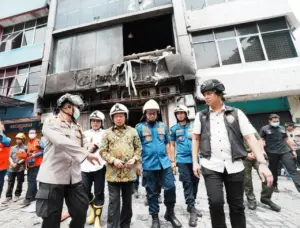Mendagri Tito Karnavian Tinjau Lokasi Kebakaran Kemayoran, Evaluasi Kelayakan Bangunan