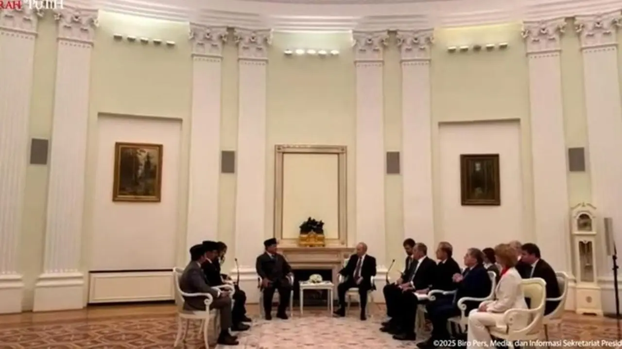 Putin Sampaikan Duka Bencana Sumatera Saat Bertemu Prabowo di Kremlin