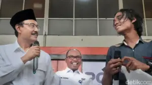 Mensos Gus Ipul Pantau Langsung Penyaluran BLT Rp 900 Ribu di Kantor Pos Jatinegara