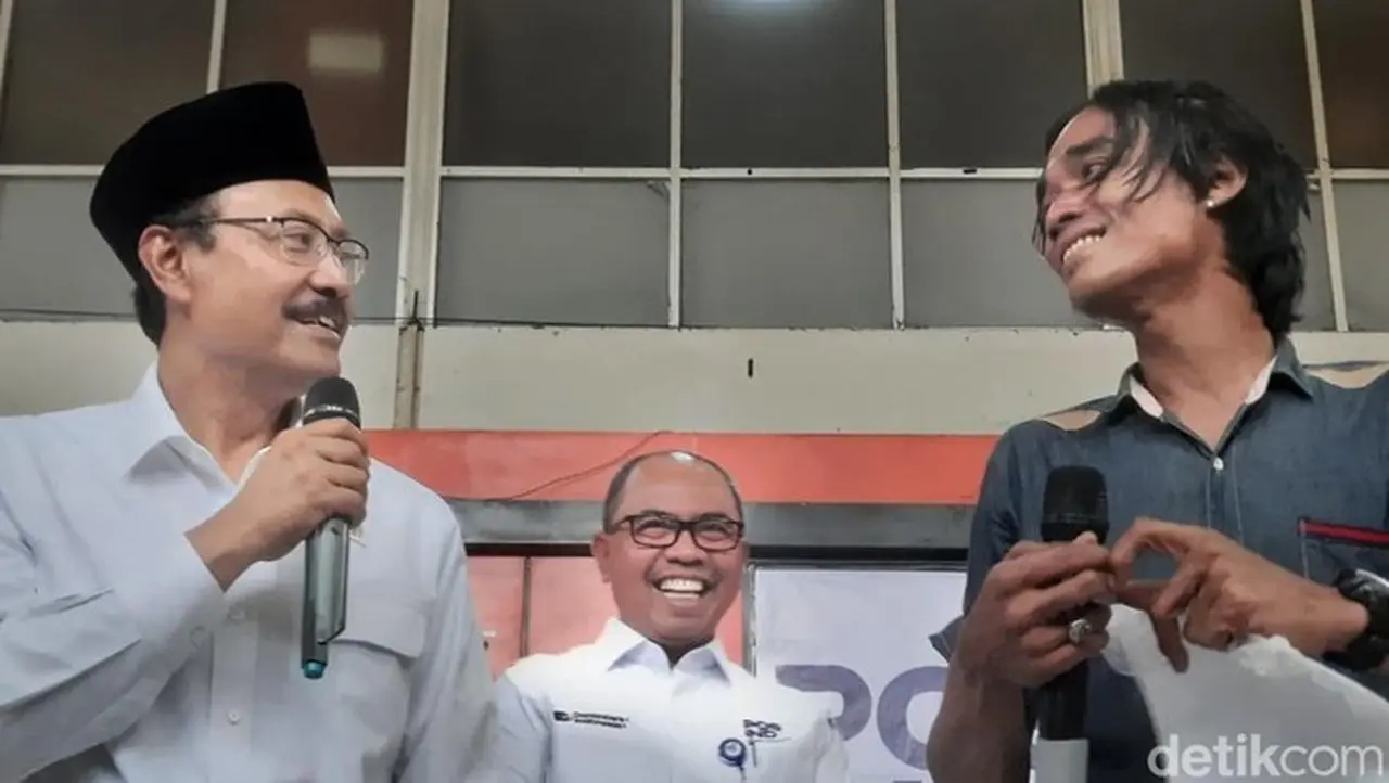 Mensos Gus Ipul Pantau Langsung Penyaluran BLT Rp 900 Ribu di Kantor Pos Jatinegara