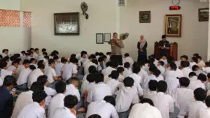 Polisi Mampang Sambangi SMAN 60, Edukasi Pelajar Jauhi Anarkisme dan Tawuran