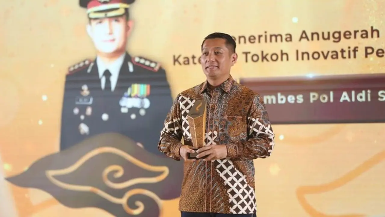 Kapolresta Bandung Kombes Aldi Subartono Raih Penghargaan Tokoh Inovatif Pelayanan Prima