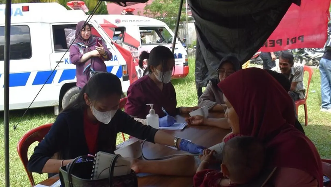 Alex Indra Lukman Kirim Tim Medis dan Dapur Umum Atasi Krisis Air Bersih di Sumbar