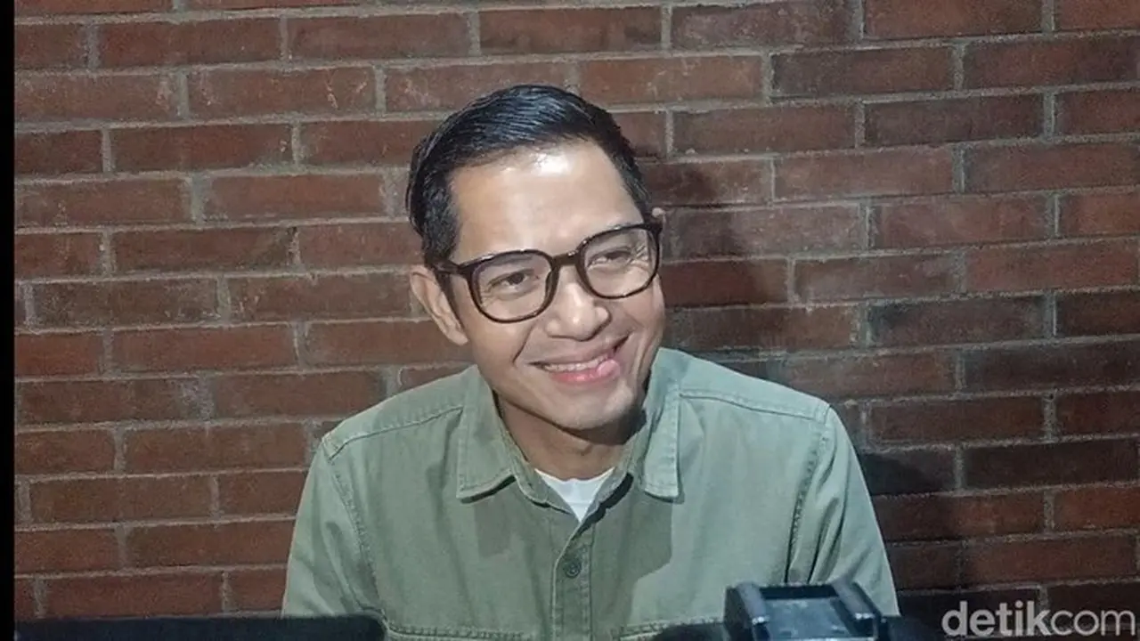 Dude Harlino Bela Alyssa Soebandono yang Dinyinyiri soal Pendidikan Akselerasi