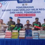 Jutaan Rokok Ilegal dan Pakaian Sitaan Dimusnahkan Bea Cukai Bogor