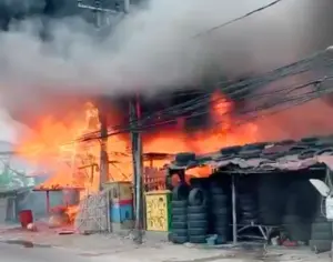 Gudang Alat Berat di Kalideres Terbakar Hebat, Asap Hitam Tebal Membubung Tinggi