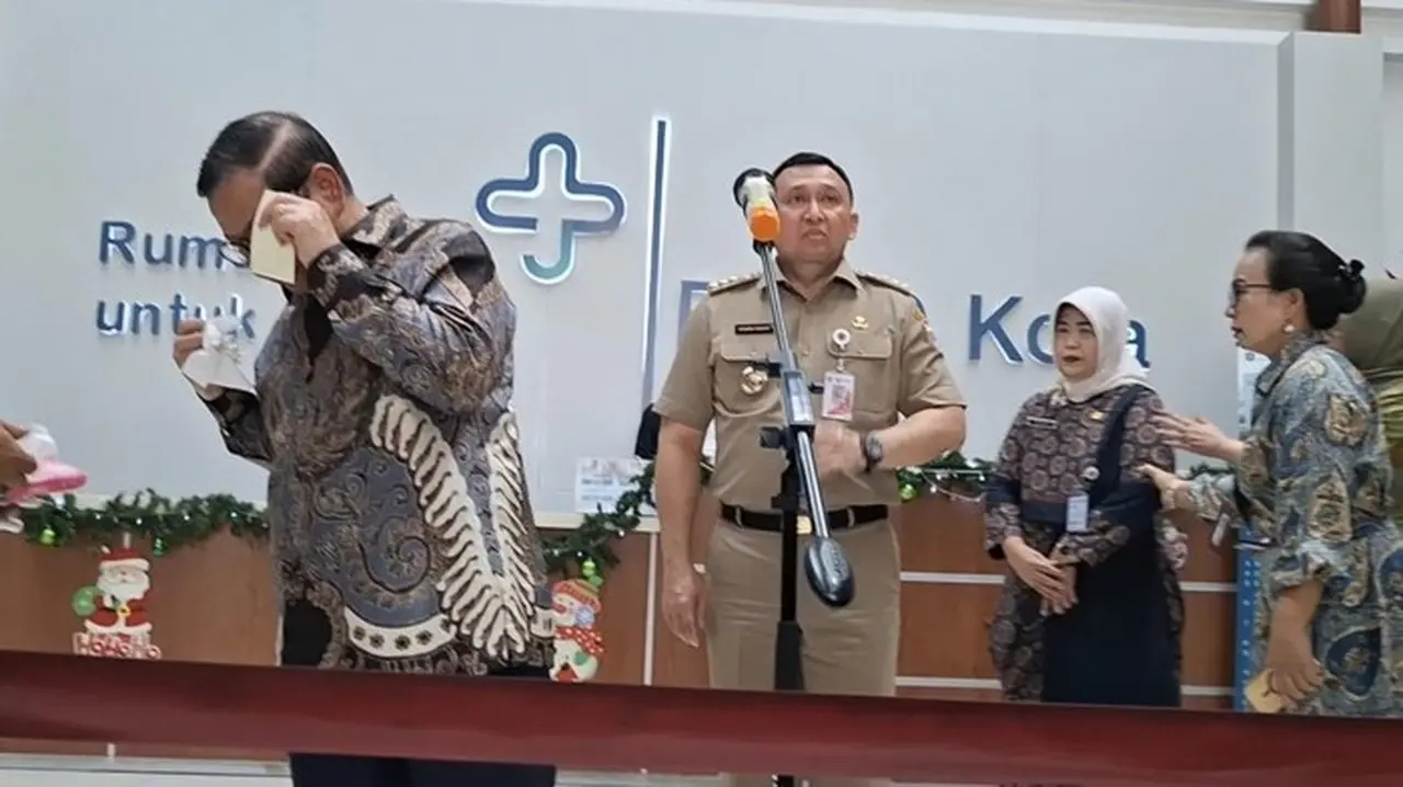 Gubernur DKI Jakarta Pramono Anung Menangis Usai Jenguk Siswa Korban Tabrak Mobil MBG