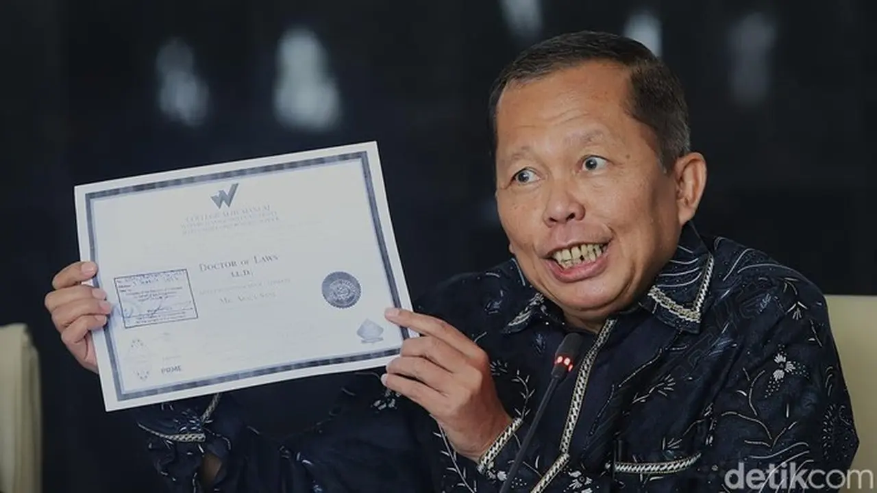 MKMK Putuskan Arsul Sani Tak Langgar Kode Etik Terkait Dugaan Ijazah Palsu MKMK Putuskan Arsul Sani Tak Langgar Kode Etik Terkait Dugaan Ijazah Palsu