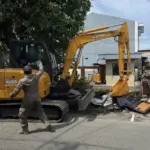Satpol PP Depok Tertibkan 59 PKL dan Bangunan Liar di Bantaran Kali Licin