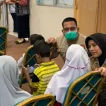 Polisi Berikan Pendampingan Psikologis Korban Kecelakaan Mobil MBG di SDN Kalibaru Jakarta Utara