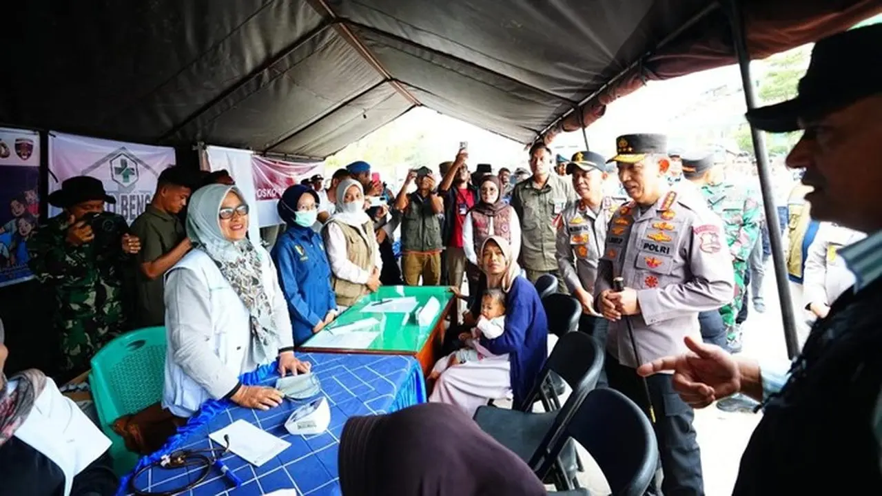 Kapolri Jenderal Listyo Sigit Prabowo Tinjau Langsung Posko Pengungsian dan Dapur Umum di Aceh Tengah