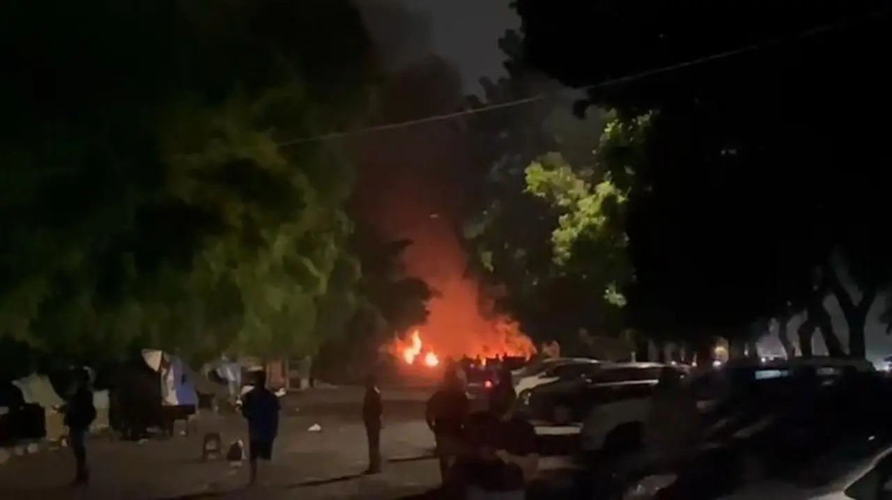 Dua Debt Collector Tewas Dikeroyok di Jaksel, Warung dan Motor Warga Dibakar Massa