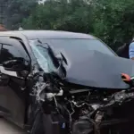 Avanza Ringsek Parah Usai Adu Banteng dengan Dua Truk di Tol Jagorawi