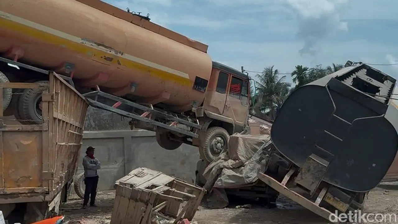 Sisa Banjir Aceh Tamiang: Lumpur Tebal, Truk Bertumpuk, dan Rumah Bergeser ke Jalan