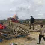 Polda Riau Sita dan Musnahkan 15 Rakit Tambang Emas Ilegal di Kuansing