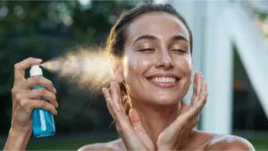 Jaga Perlindungan Kulit dan Makeup Tetap On: 5 Sunscreen Spray Praktis untuk Re-apply