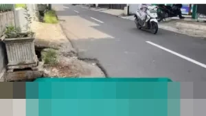 Jalan Rusak Bekas Galian di Duren Sawit Ancam Keselamatan Pengendara, Warga Desak Perbaikan
