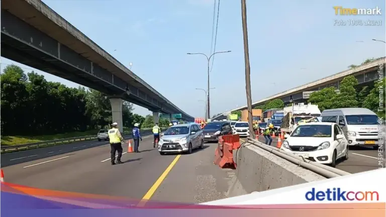 Jasamarga Terapkan Kembali Contraflow di Km 55-65 Tol Jakarta-Cikampek Akibat Lonjakan Volume Kendaraan