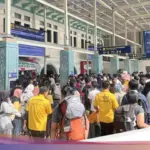 Jelang Natal 2025, Porter Stasiun Senen Raup Penghasilan Lebih dari Rp 150 Ribu per Hari