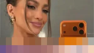Jennifer Lopez Ungkap Alasan di Balik Selfie Natal yang Dituding Editan Berlebihan oleh Netizen