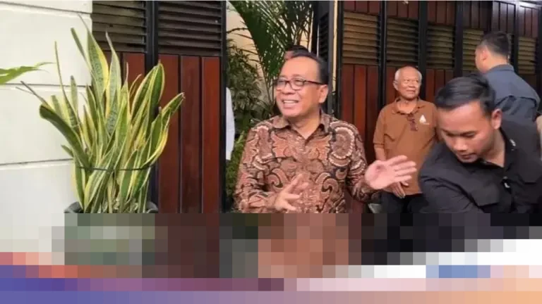 Jokowi: “Terima Kasih Pak Menteri” Usai Pratikno Kunjungi Kediamannya di Solo