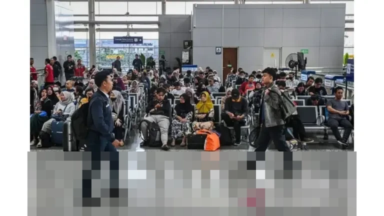 KAI: 46.207 Penumpang Kereta Api Tinggalkan Jakarta pada Minggu, Stasiun Gambir dan Pasar Senen Padat