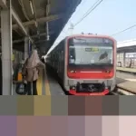 KAI Commuter Buka Suara: Pintu KRL Baru Buatan INKA Alami Gangguan, Teknisi Dikerahkan