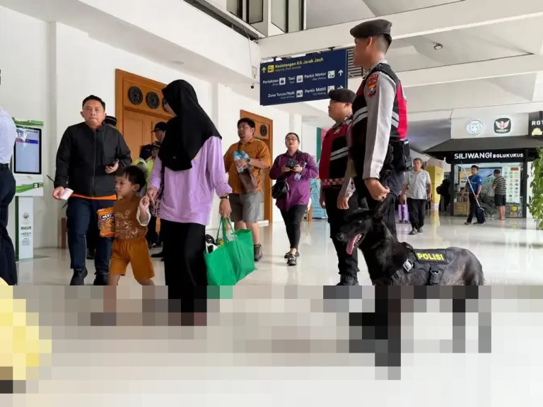 KAI Daop 8 Surabaya Kerahkan 12 Unit K9 dan TNI-Polri, Perketat Pengamanan Angkutan Nataru 2025/2026 di Stasiun