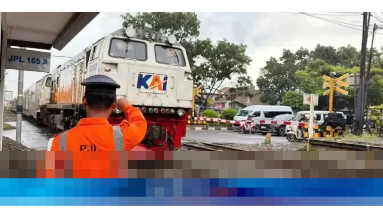 KAI Properti Perkuat Pengamanan Perlintasan Kereta Api Jelang Libur Nataru 2025/2026 KAI Properti Perkuat Pengamanan Perlintasan Kereta Api Jelang Libur Nataru 2025/2026
