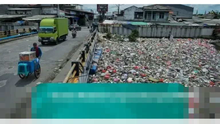 Kali Dadap Tangerang Terancam Tumpukan Sampah Menggunung Akibat Sumbatan Endapan Lumpur