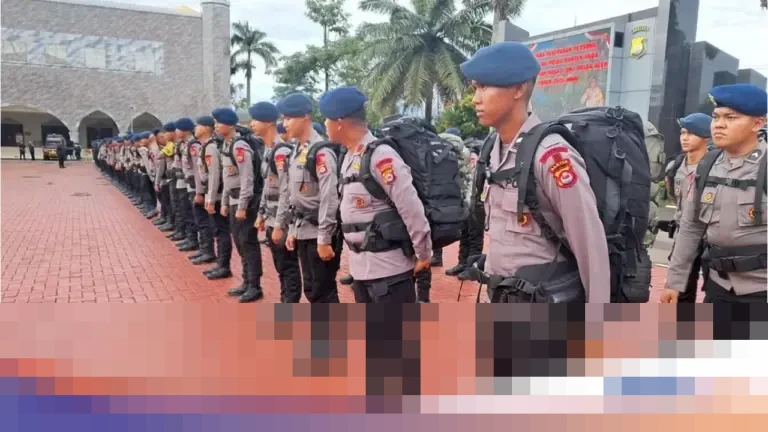 Kapolda Banten: “Brimob Hadir Bawa Rasa Aman kepada Masyarakat Terdampak Bencana”