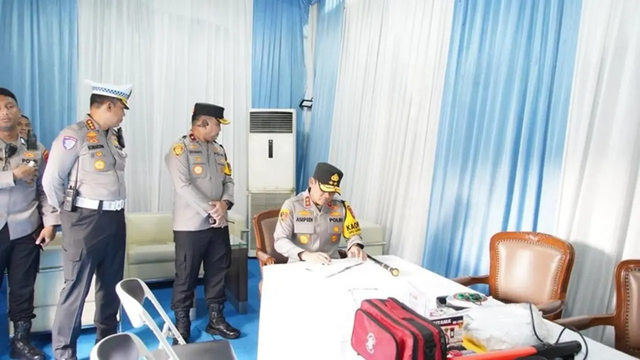 Kapolda Metro Jaya Tinjau Stasiun Gambir, Pastikan Kesiapan Pengamanan Nataru 2025