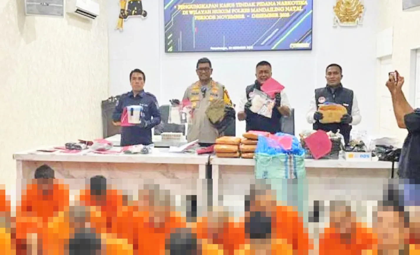 Kapolres Madina AKBP Arie Sopandi Paloh: “20 Tersangka Narkoba Berbagai Peran Terungkap” Kapolres Madina AKBP Arie Sopandi Paloh: “20 Tersangka Narkoba Berbagai Peran Terungkap”