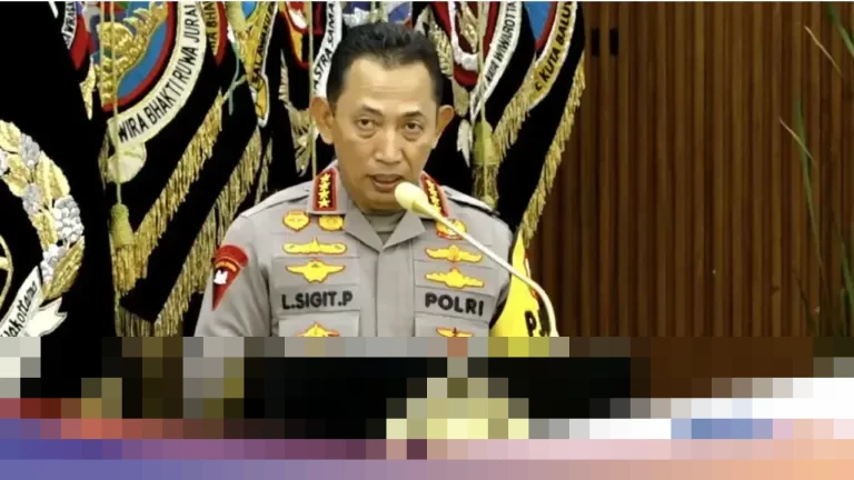 Kapolri Jenderal Listyo Sigit: Bangun 101 Jembatan, Anak-anak Tak Perlu Lagi Berenang ke Sekolah