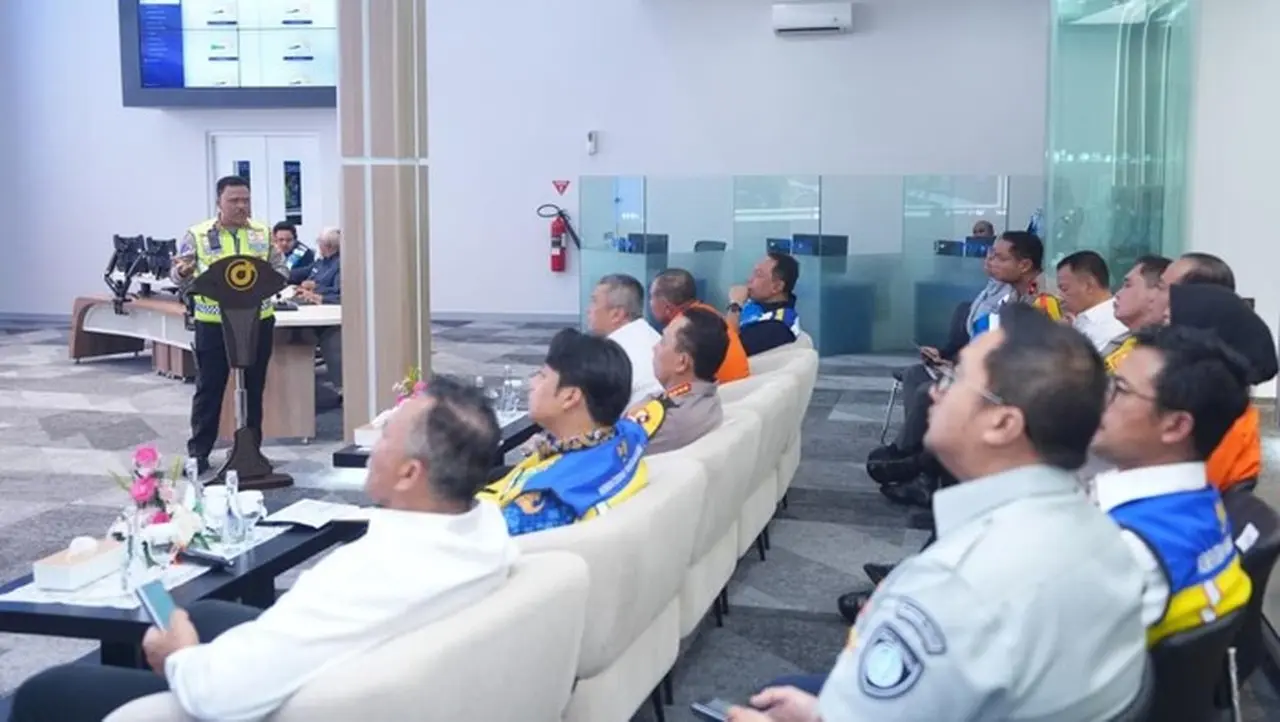 Kapolri Pantau Kesiapan Nataru, Kakorlantas Ungkap Strategi Hadapi Cuaca Ekstrem