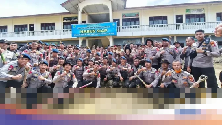Kapolri Tinjau Pembersihan Sekolah dan Pembangunan Huntap-Huntara di Aceh Tamiang