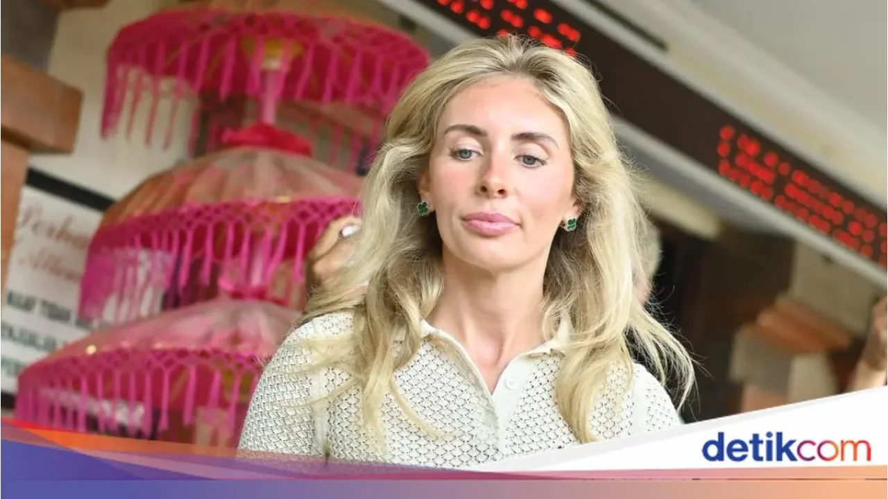 KBRI London Laporkan Bintang Porno Bonnie Blue ke Polisi Inggris atas Dugaan Pelecehan Bendera Merah Putih