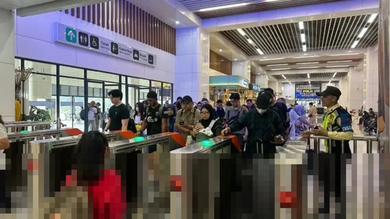 KCIC Catat Lonjakan Penumpang Whoosh Jelang Malam Tahun Baru 2026, 16 Ribu Tiket Terjual Hingga Siang Ini KCIC Catat Lonjakan Penumpang Whoosh Jelang Malam Tahun Baru 2026, 16 Ribu Tiket Terjual Hingga Siang Ini