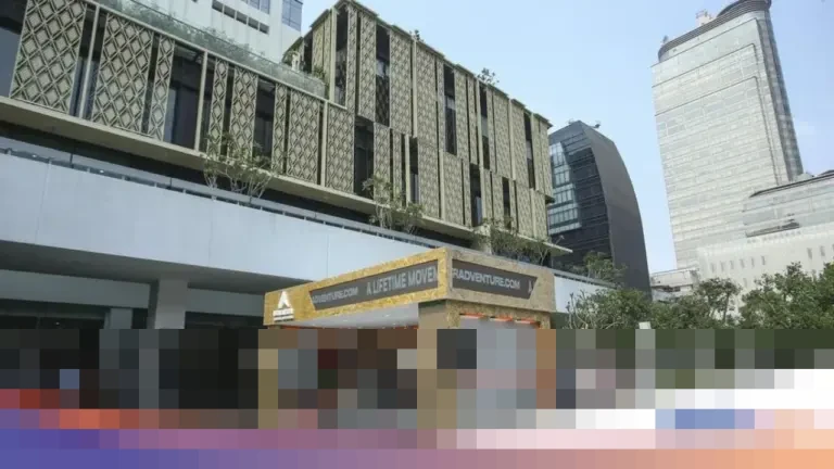 Kebakaran Dekorasi Fasad Sarinah Thamrin Berhasil Dipadamkan, Manajemen Pastikan Operasional Normal Kebakaran Dekorasi Fasad Sarinah Thamrin Berhasil Dipadamkan, Manajemen Pastikan Operasional Normal