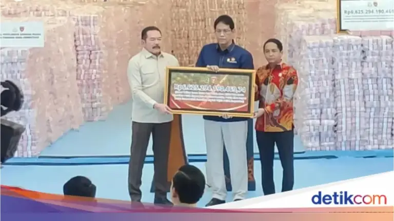 Kejaksaan Agung Serahkan Rp 6,6 Triliun Hasil Rampasan Korupsi dan Denda Kehutanan kepada Negara