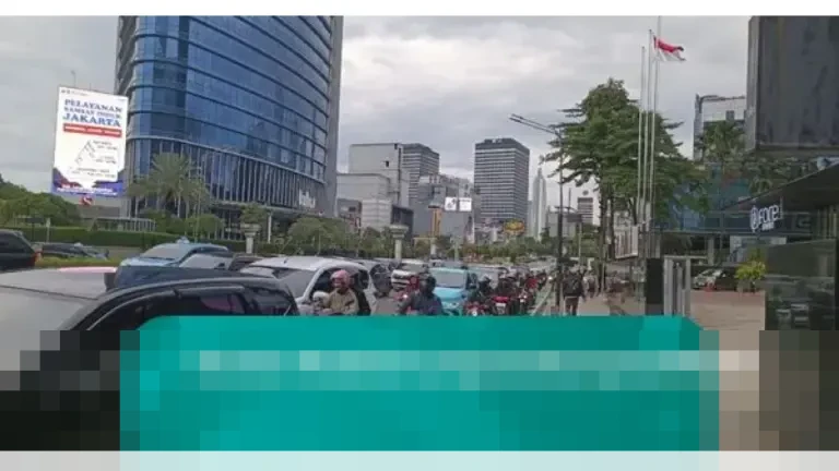 Kemacetan Tak Terhindarkan, Mal Tetap Jadi Magnet Warga Jakarta Rayakan Libur Natal 2025